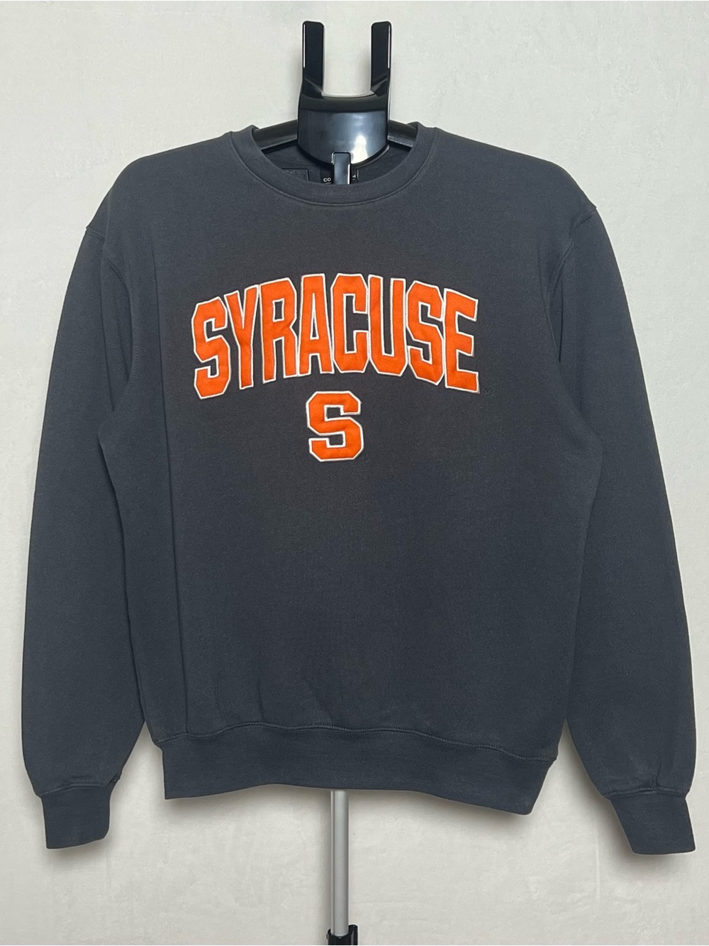 Charcoal Gray Crewneck Sweatshirt with Orange SYRACUSE S Lettering - size M